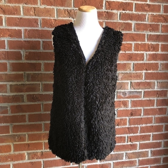 LOF Faux Fur Sleeveless‎ Vest with Sherpa Look - Picture 1 of 7